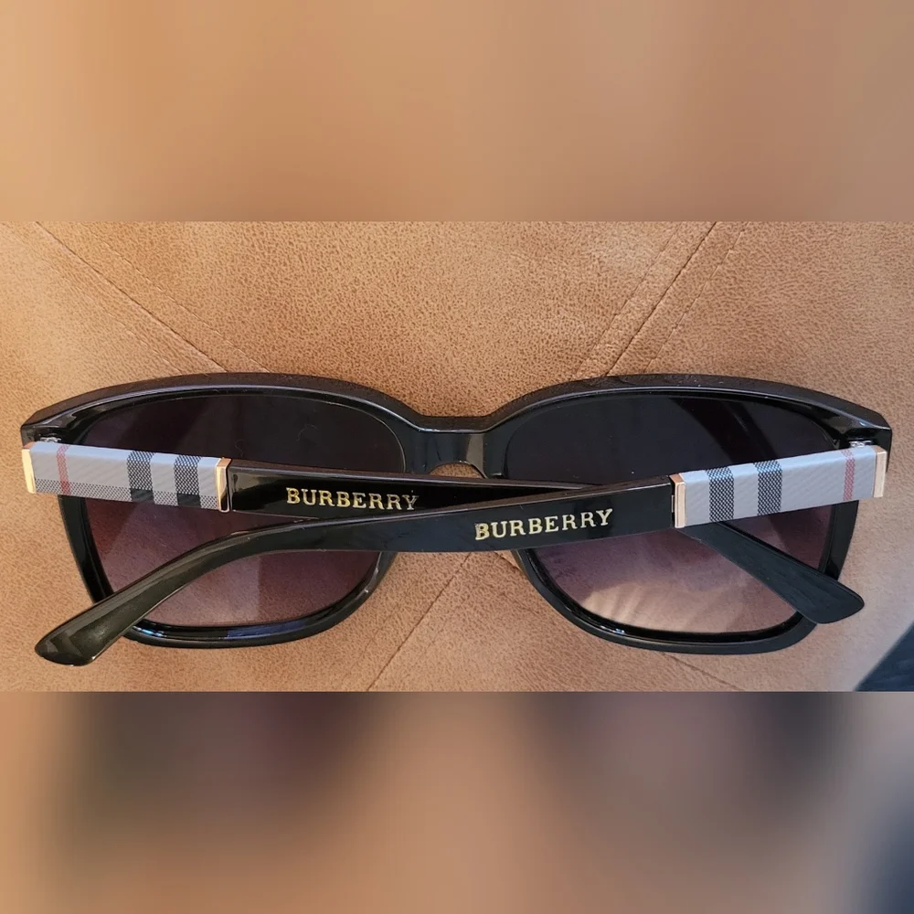 Burberry sunglasses. - Picture 6 of 6
